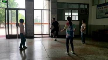 说明: E:\CZG\非教学\工会党务与指导青年教师\20220606 校工会活动视频\德信体育官网 姜亚东 踢毽子_Moment.jpg